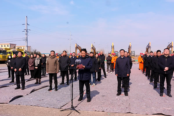 The Luxi New Area Branch of the city's high-quality development major project construction site promotion meeting was held at the Zhongjie Special Decoration project site