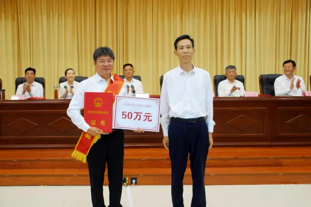 Zhang Chunyu, Chairman of Zhongjie Special Equipment, won the Heze City Major Science and Technology Contribution Award